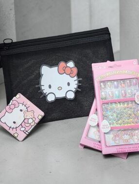 Hello Kitty Kids Black Mesh Pouch with Hello Kitty🐱 Accessories